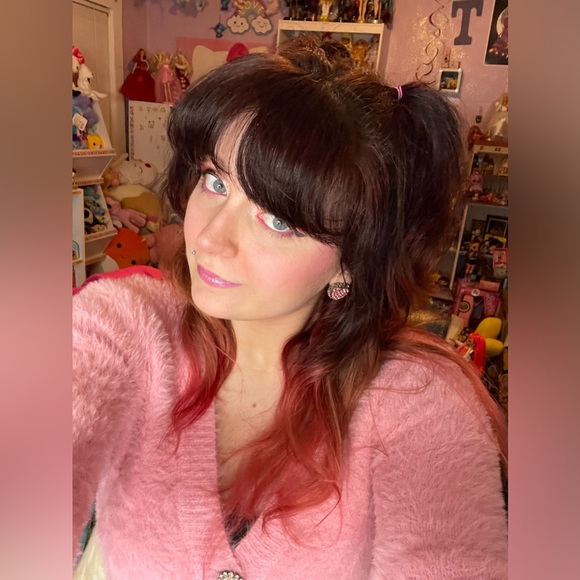 Meet your Posher, TaraLee - Picture 3 of 3